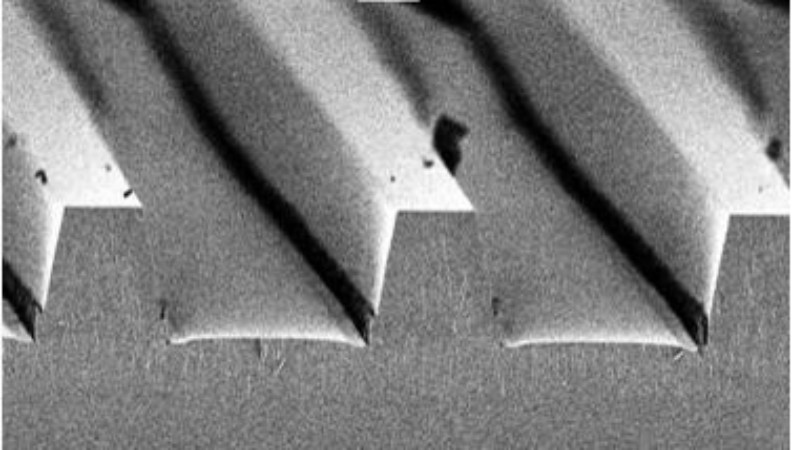 SEM image of trenches in quartz glass made by dry-etching.jpg